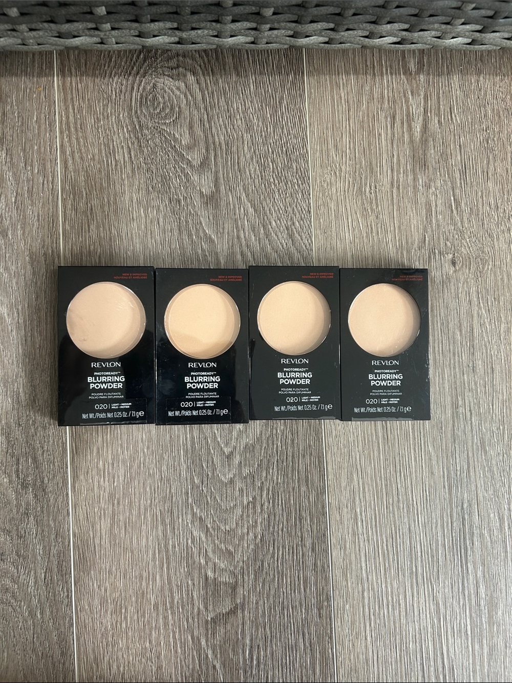NEW 4X Revlon PhotoReady Blurring Powder ( #020 light / Medium) FIRM PRICE